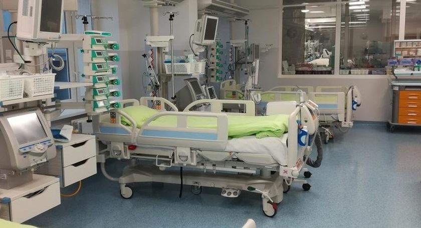 Lekarze i pielęgniarki z Koszalina chwilowo w Szczecinku nie pracują. Chodzi o Sars-CoV-2