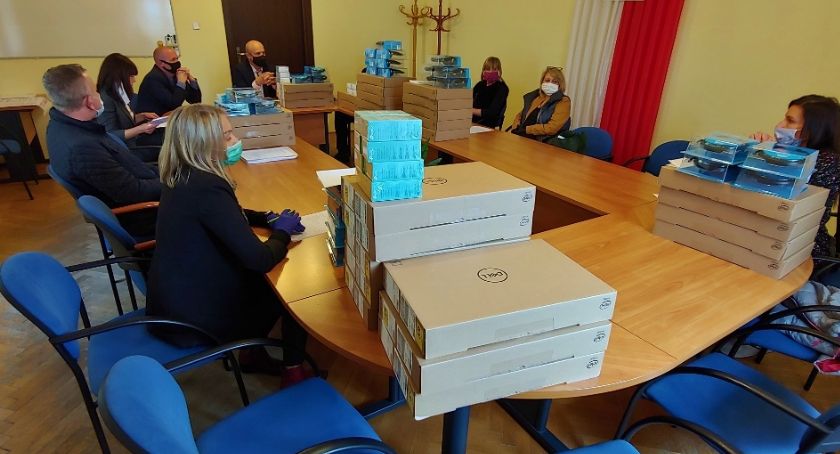 Laptopy do nauki zdalnej trafiły do szkół