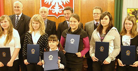 „Lwy” ze Szczecinka pomagają uzdolnionym uczniom