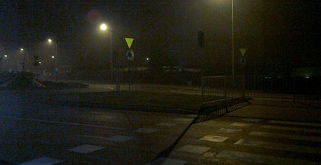 Wieczorem na rondzie ciemno