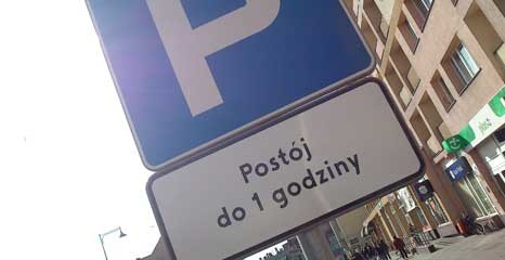 Koniec dzikiej giełdy samochodowej – parkowanie ograniczone do 1 godziny