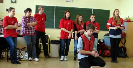 Uczyli jak pomagać. Maltańczycy gościli w SP nr 1