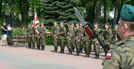 Dzień Zwycięstwa - uroczystość na Cmentarzu Wojskowym w Szczecinku
