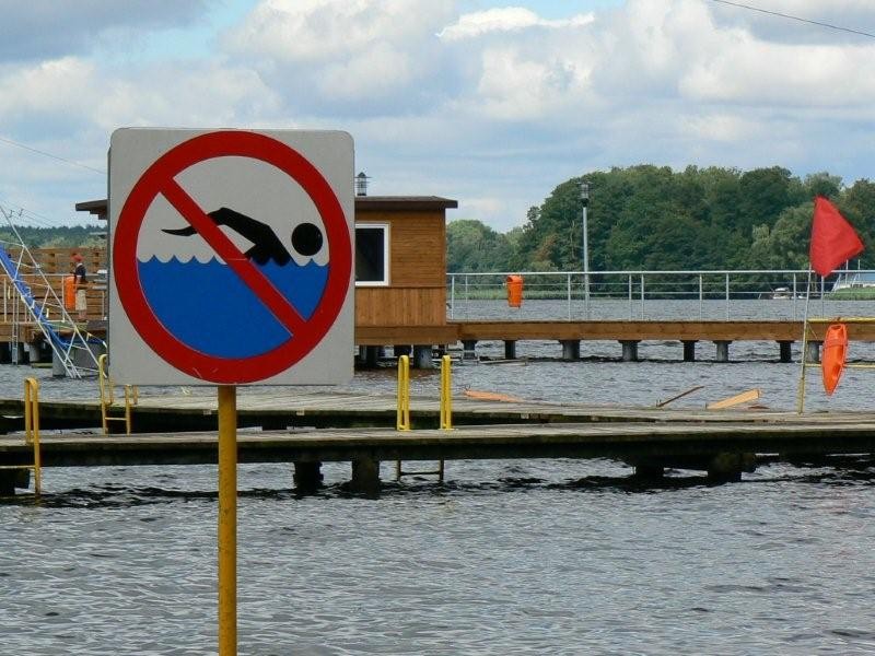 Plaża miejska zamknięta z powodu zanieczyszczeń wody