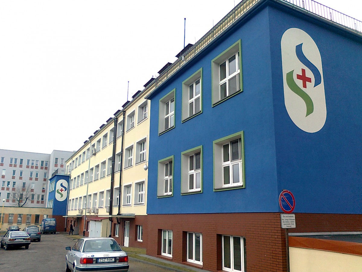 Szpital w Szczecinku: Zmiany na internie, problemy ortopedii i rozbudowa