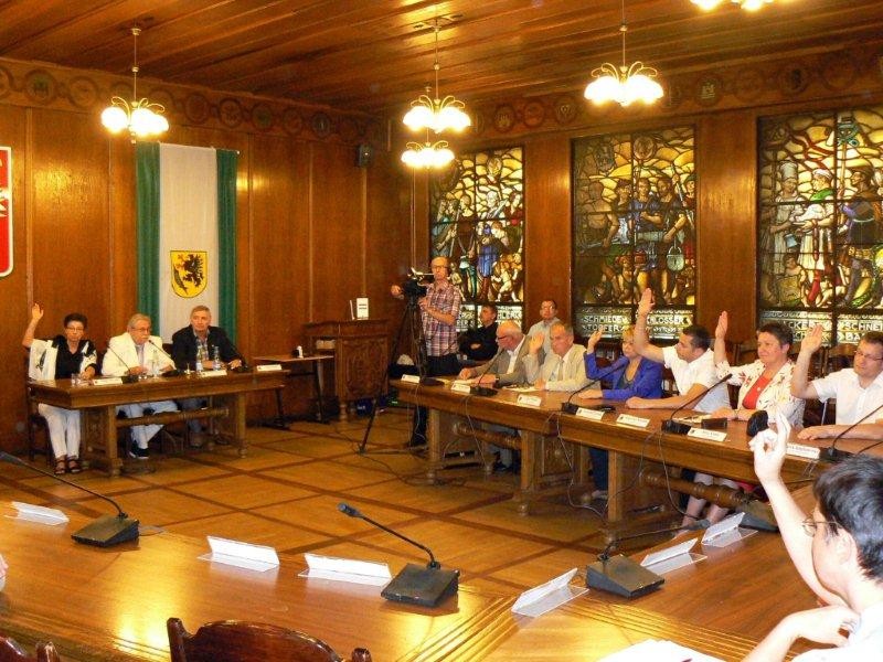 Nadzwyczajne obrady w mieście. Murem (prawie) za przewodniczącym