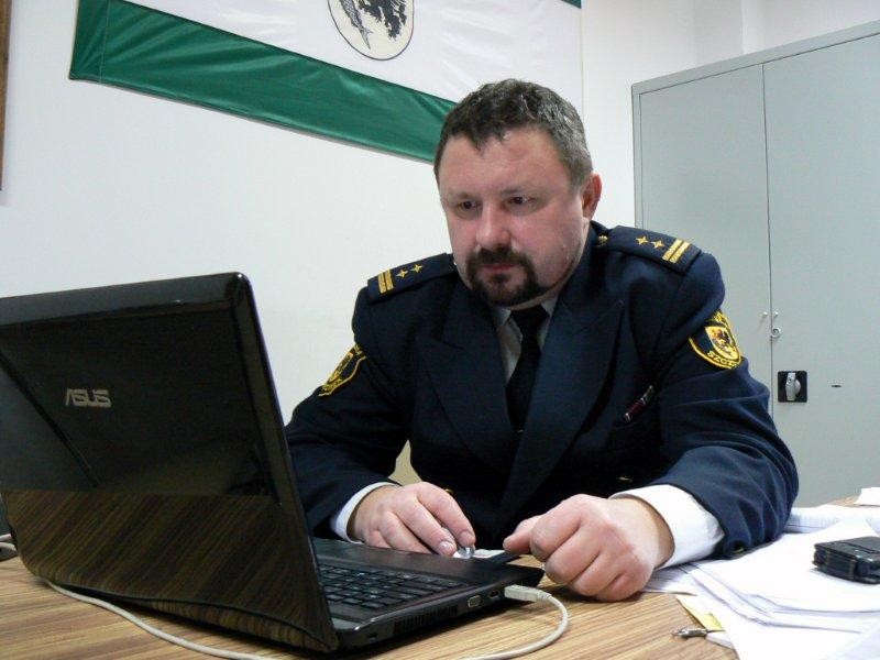 Strażnicy służą jak policjanci. Wywiad z Grzegorzem Grondysem