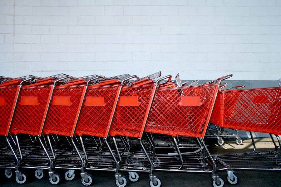 Wózki w marketach nie są myte. Nie dotykaj