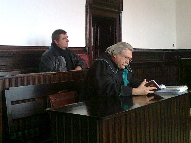 Sąd pyta o podróże służbowe