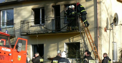 Strażacy nie zdążyli - kobieta zginęła w pożarze w Grzmiącej