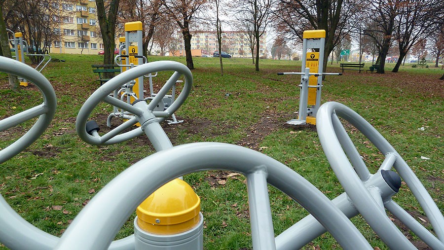 Nowe siłownie pod chmurką