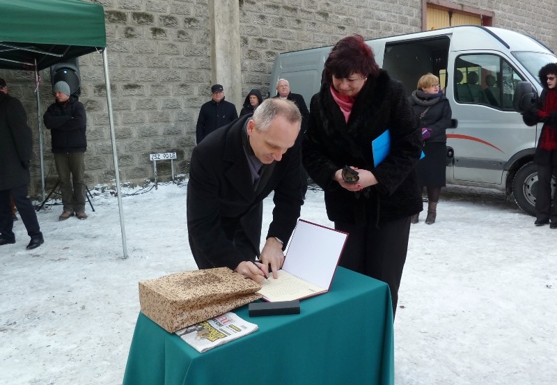 Sądowy kamień węgielny - wmurowany. Z 