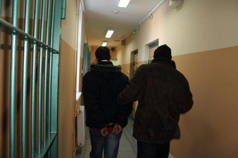 Wkręcili się na imprezę i bezczelnie okradli