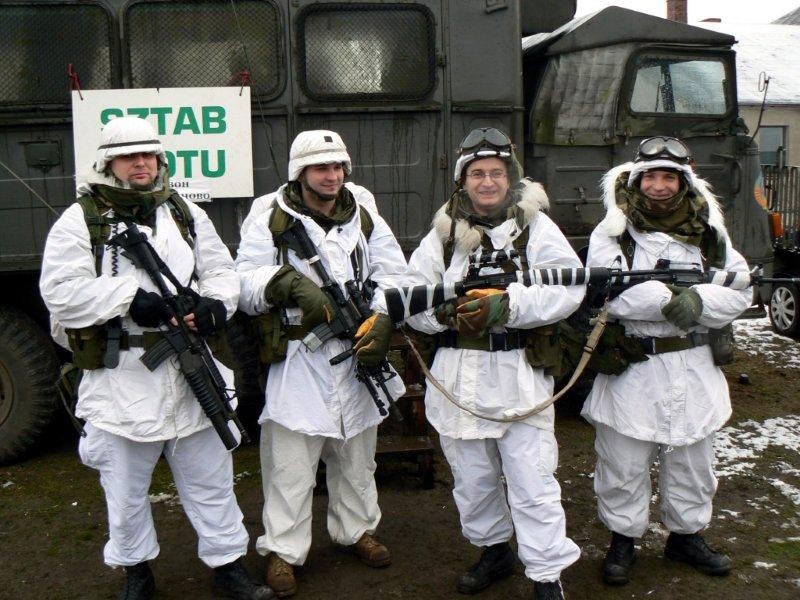 Zimowy poligon dla twardzieli - żołnierze zapraszają na zlot militariów