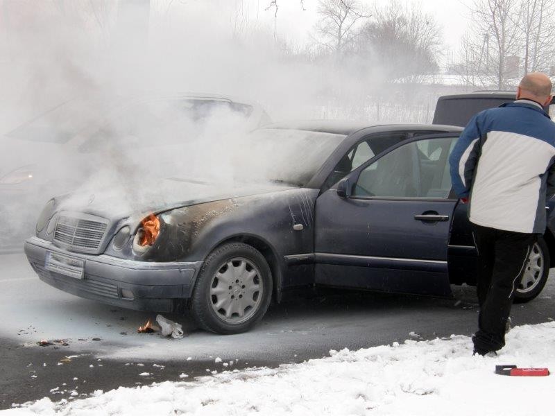 Mercedes w ogniu - nikt nie ucierpiał 