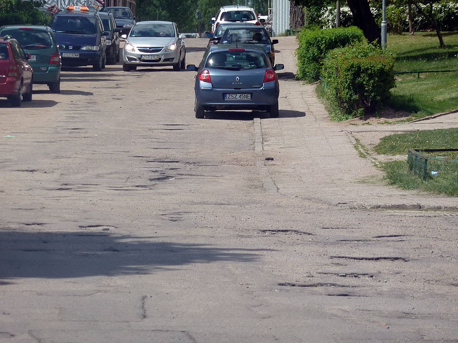 Na Koszalińskiej auta proszą o litość