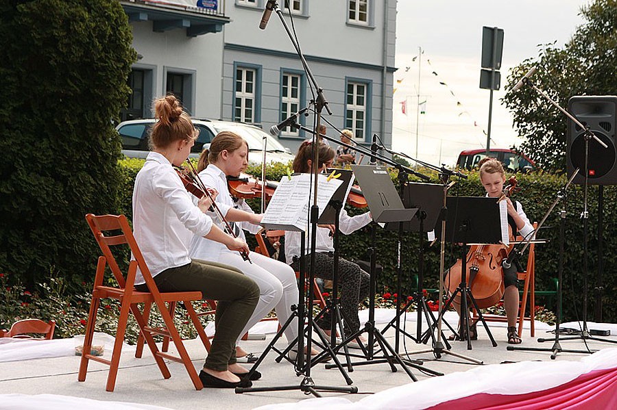 Park pachnący różami i muzyką