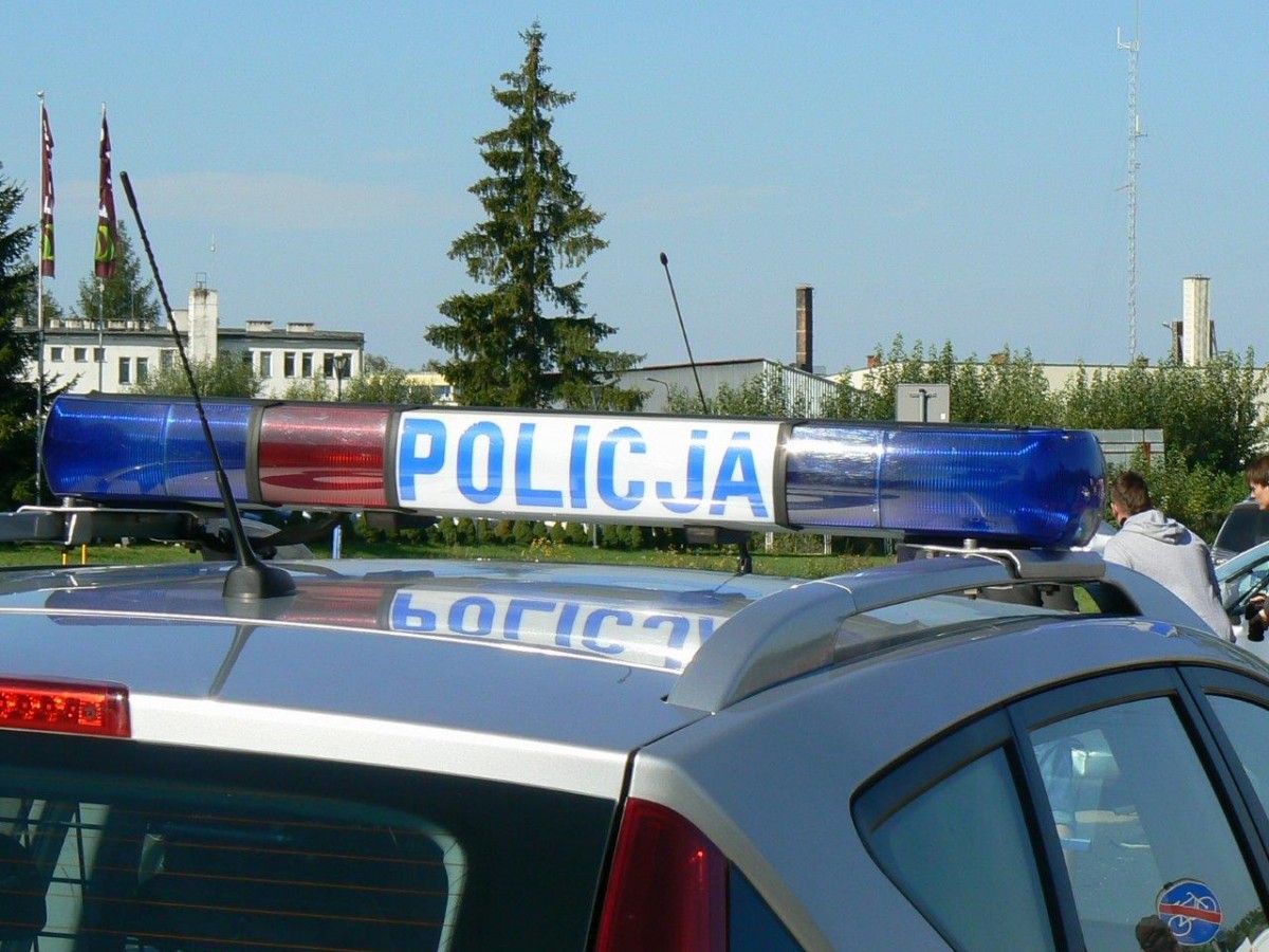 Ukradli rury, narzędzia, złotówki i korony szwedzkie   