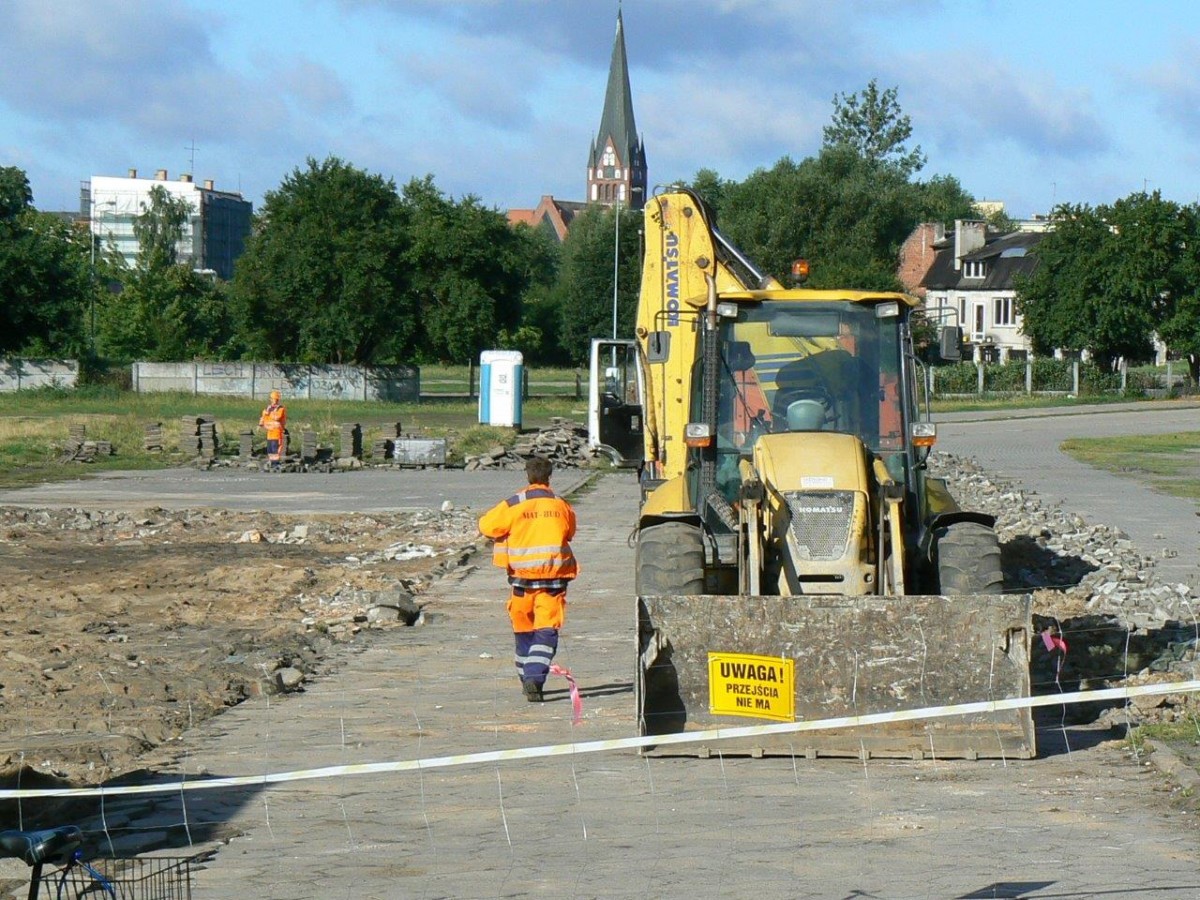 Burzą stare pawilony. Trwa przebudowa rynku