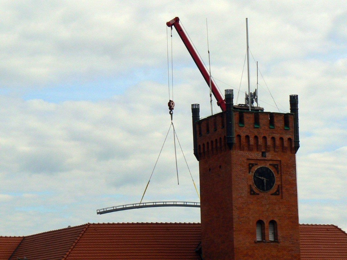 Dach nad ratuszem coraz bliżej 