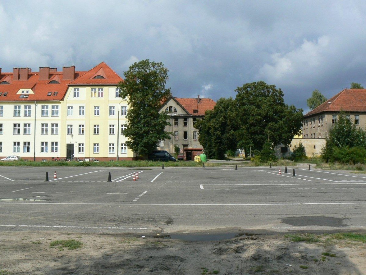 Hala i plac - sprzedane. 