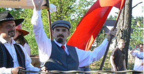  1 maja w Bornem: Lenin, czerwonoarmiści i przodownicy.