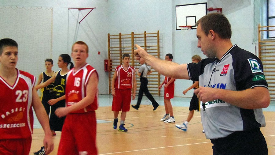  Emet Basket ograny przez Żaka