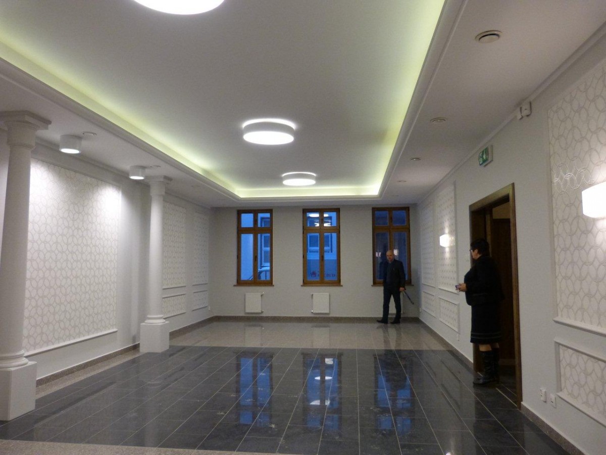 Pałac ślubów czeka na meble i nowożeńców