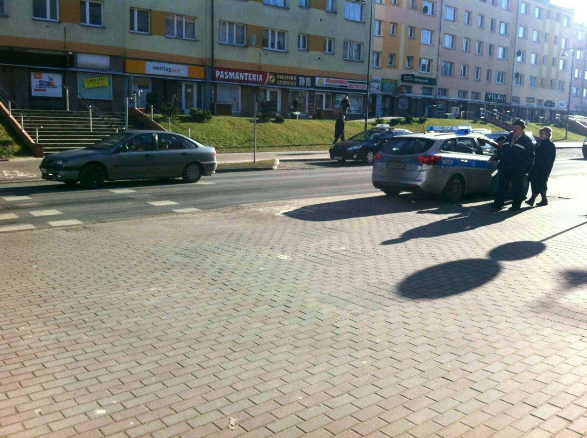 Rowerzysta wjechał w samochód na przejściu dla pieszych