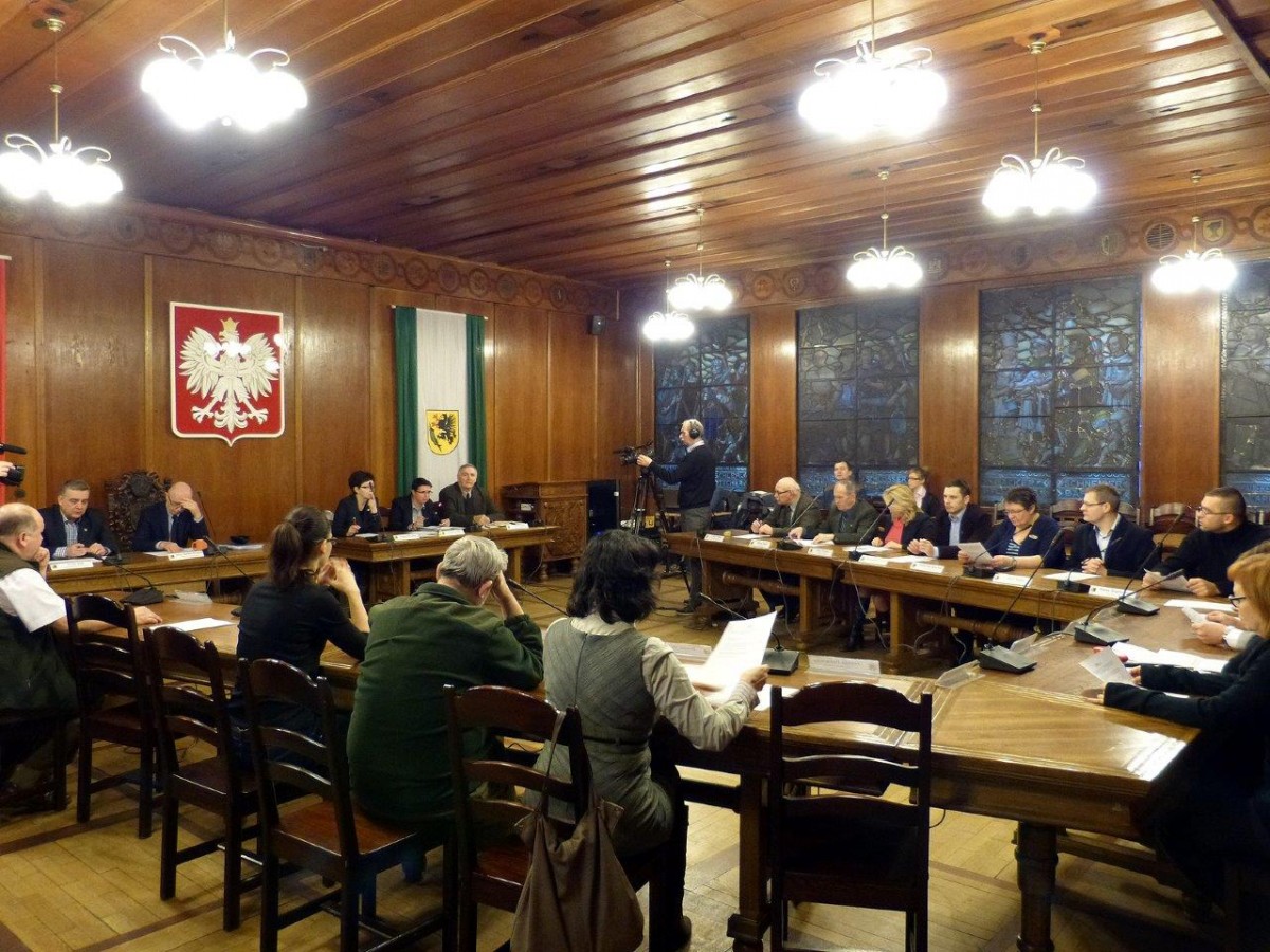 Gospodarka mieszkaniami, przedszkola i skarga