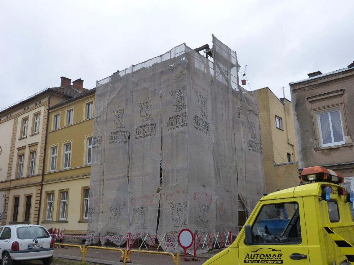 Kamienica po wybuchu. Trwa remont