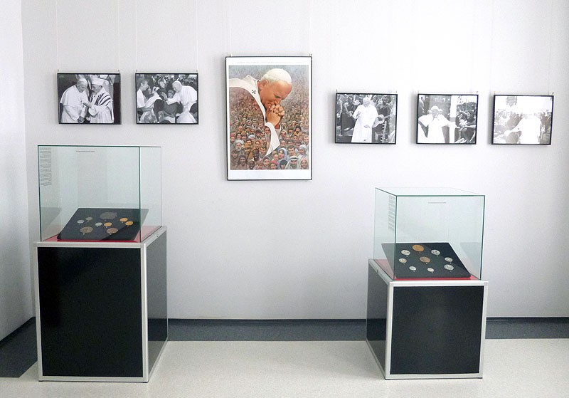 Medale papieskie w Muzeum Regionalnym