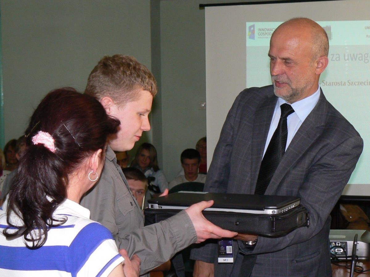 Netbooki dla rodzin zastępczych i podopiecznych Domu Dziecka