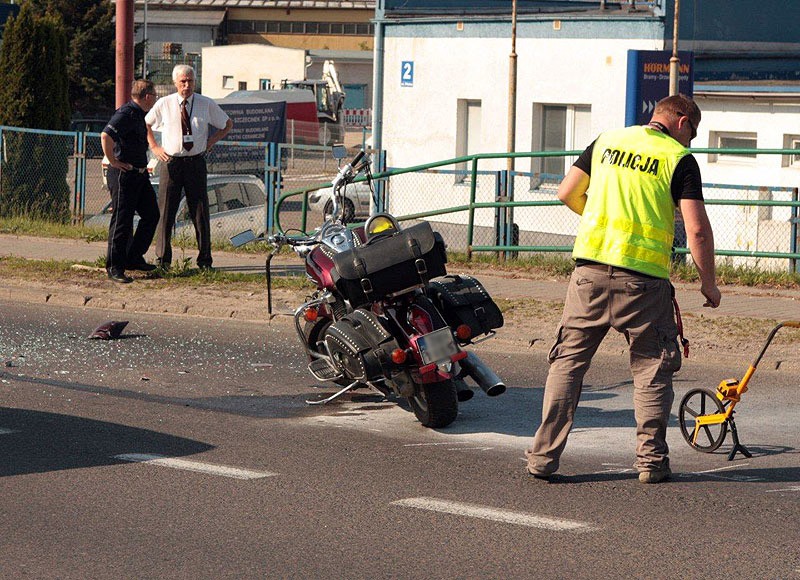 Niebezpiecznie na Pilskiej. Zderzenie motocykla z samochodem (akt.)
