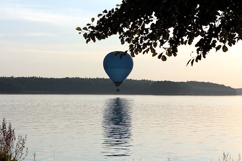 Wysoko w powietrzu i... tuż nad wodą. Balony nad Szczecinkiem