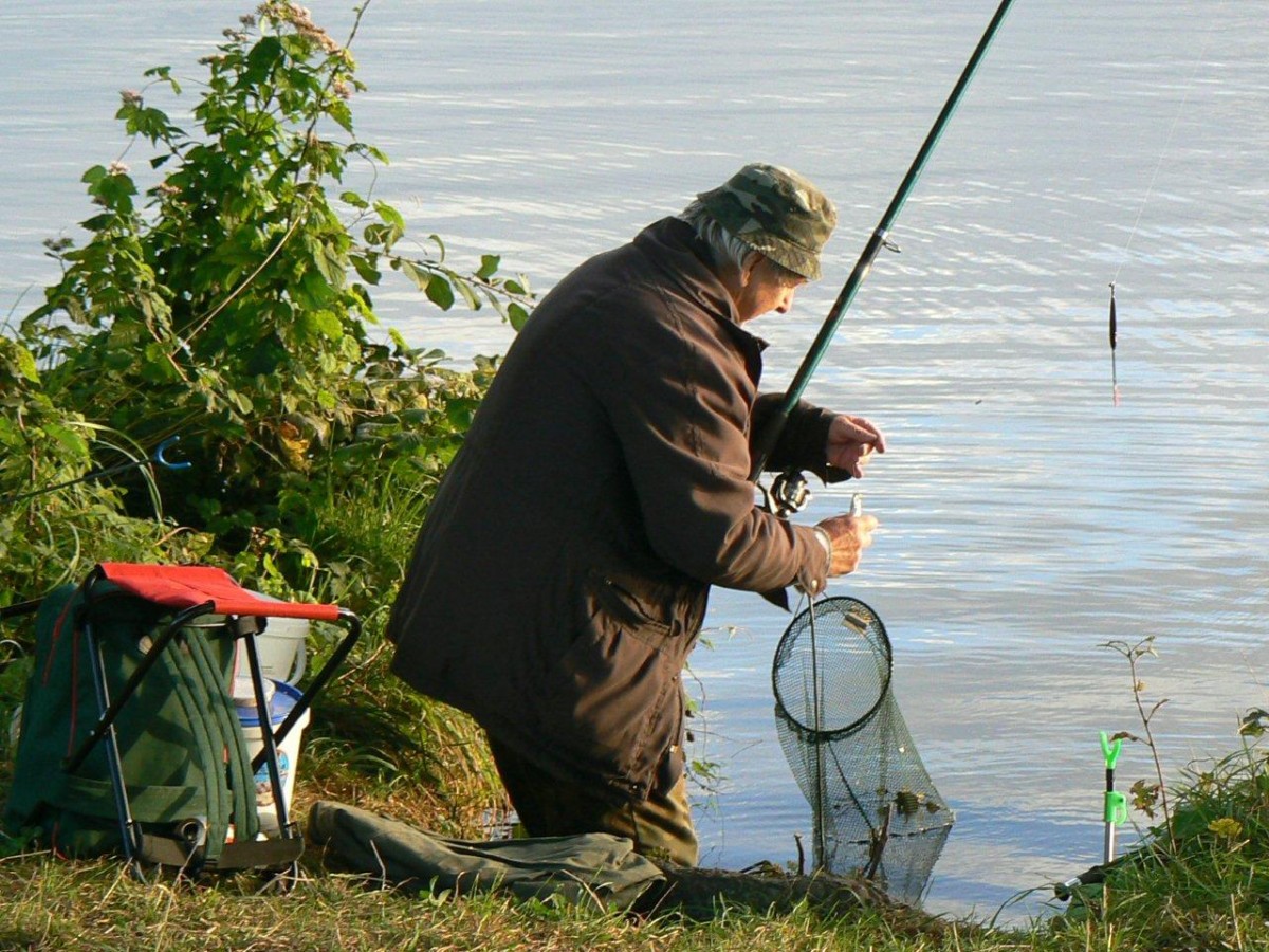 „Jesiotr” na rybach w nocy