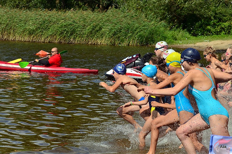 Pływali na krótszych i dłuższych dystansach