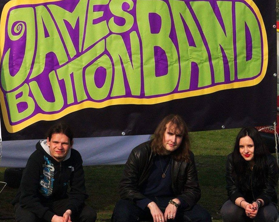 James Button Band: Ironia, która jest nam potrzebna (posłuchaj)