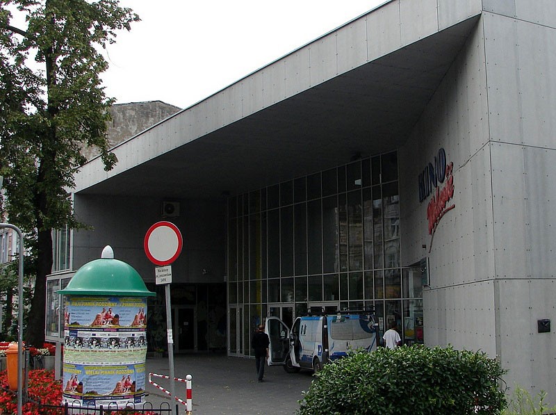 Do kina Wolność w godzinach stałych