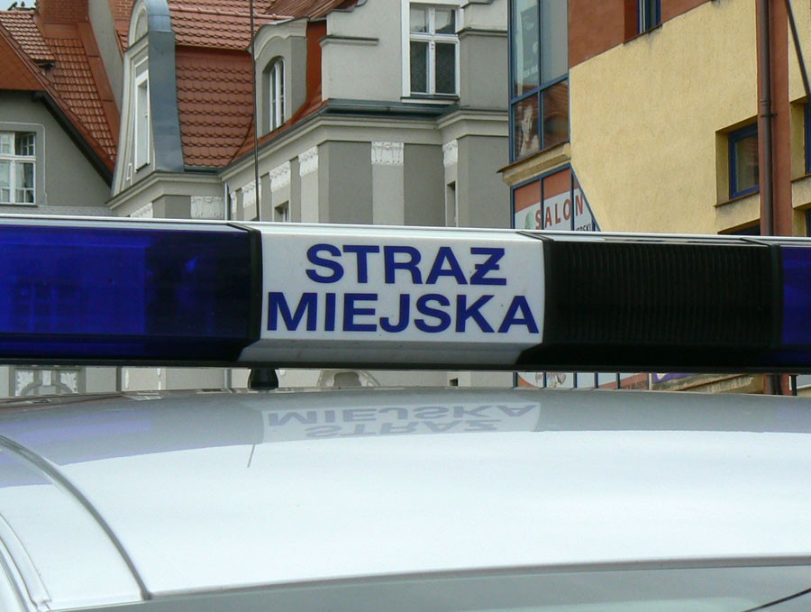 Jeden nieletni z narkotykami i dwóch śpiących na chodnikach