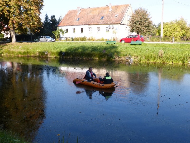 Ekolodzy sami rewitalizują staw w Świątkach