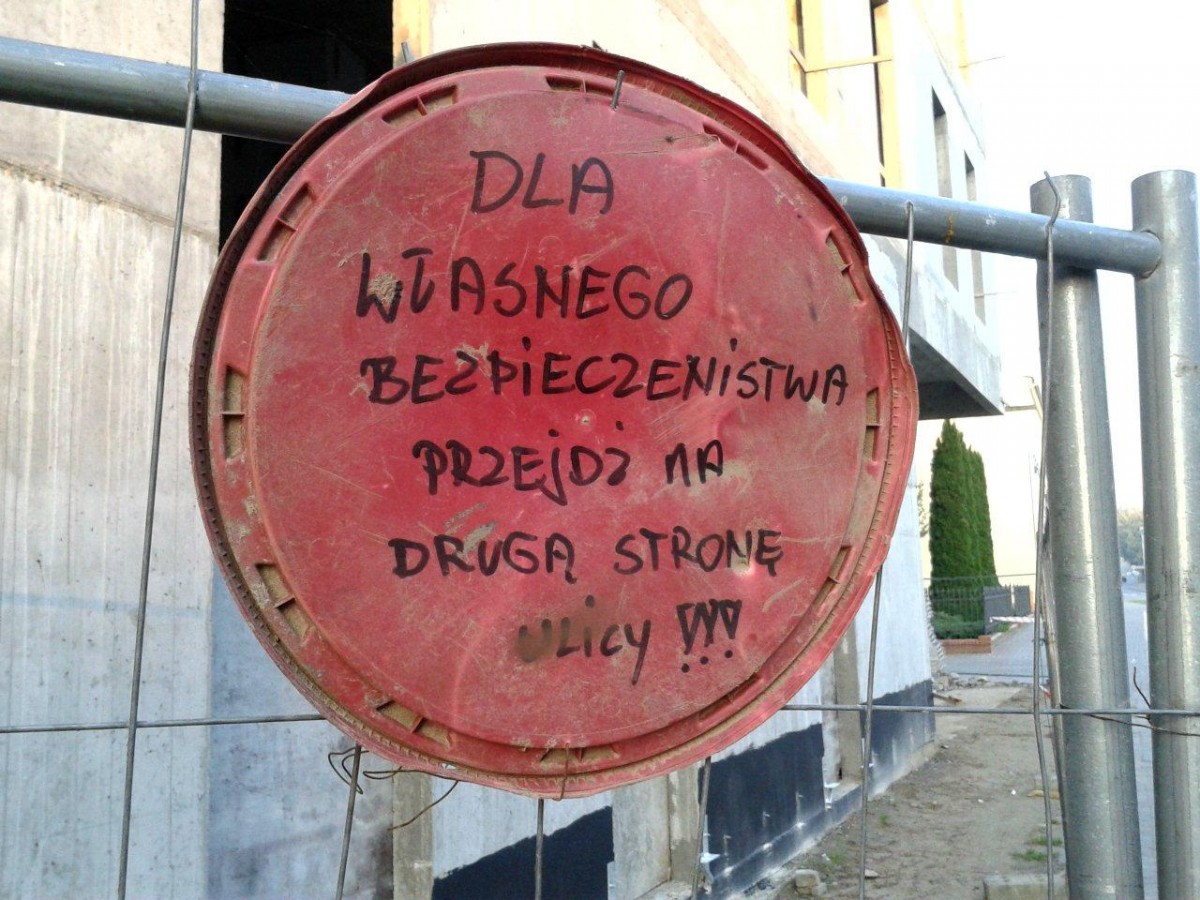 ZDZ wróci do miasta. Budowniczowie sądu naprawią nam też chodnik i ulicę