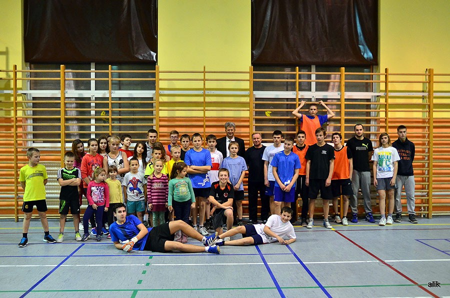 UKS Gwda i mikołajki na sportowo