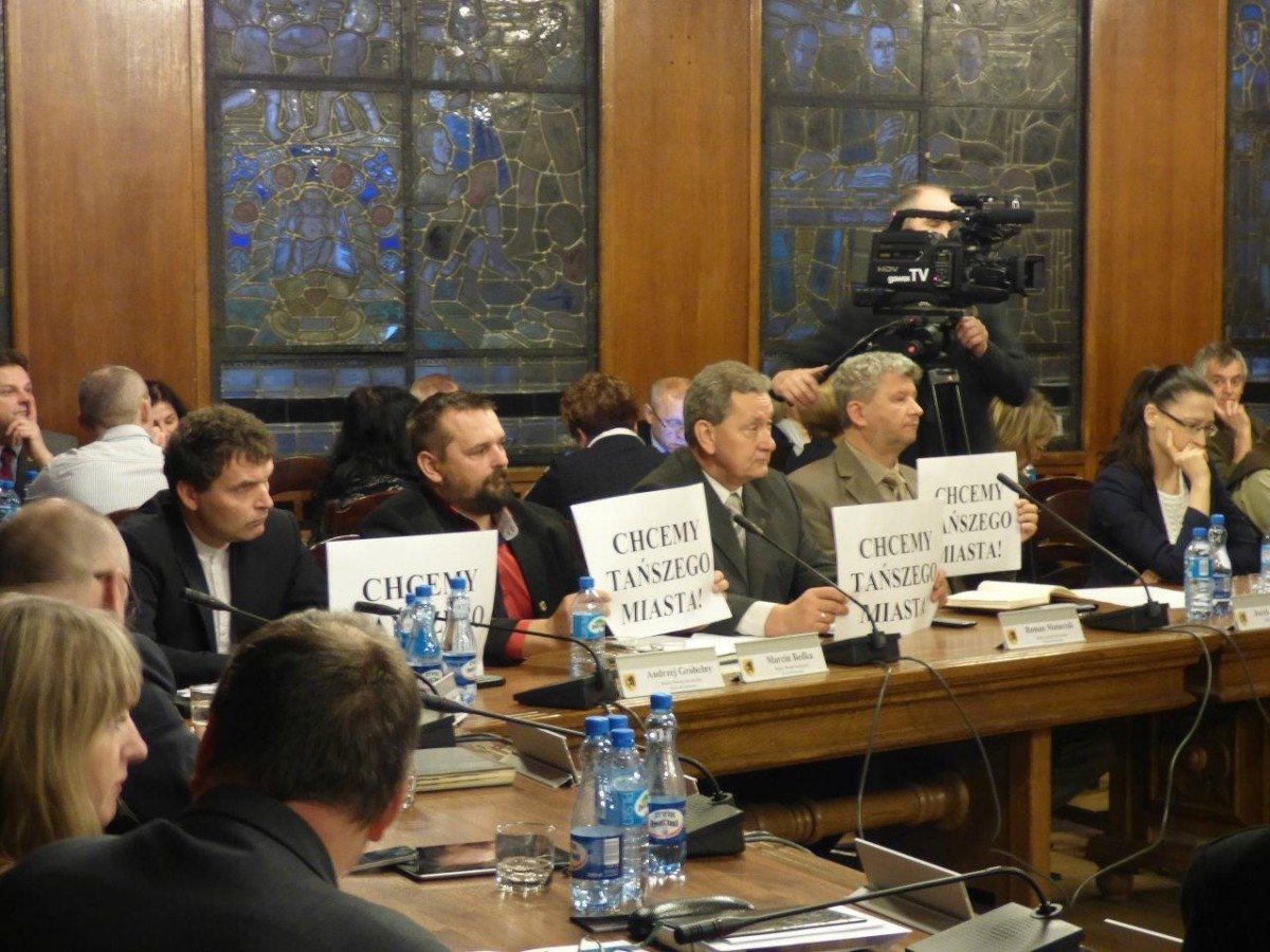 Rada Miasta na obradach. Burmistrz wygłosił expose, radni opozycji protestowali (posłuchaj, zobacz)