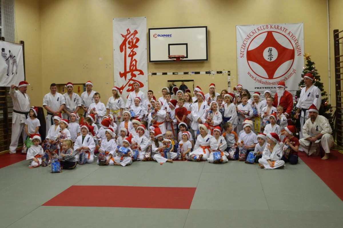 Mikołaj trenuje karate