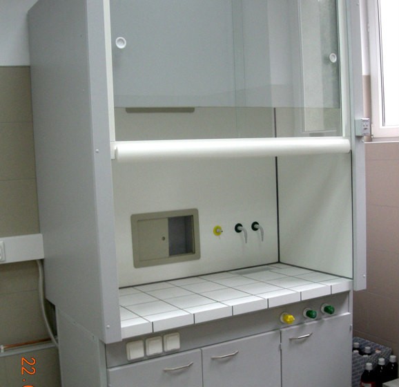 Jak urządzić laboratorium? Co to jest dygestorium?