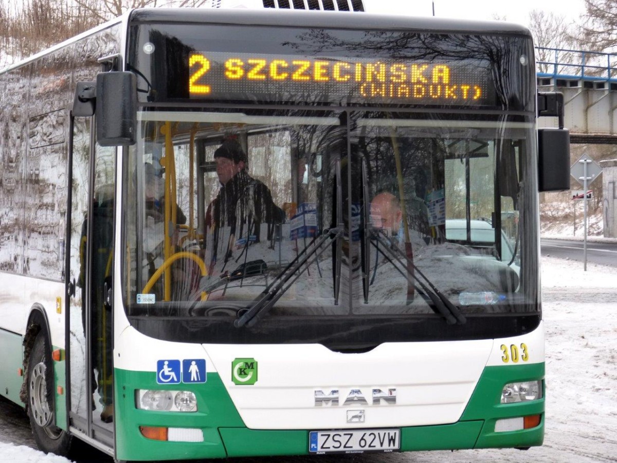 Seniorzy i honorowi krwiodawcy autobusem KM za darmo