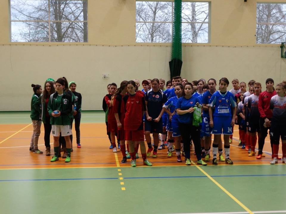 Zespół Darzboru na turnieju Piłki Nożnej Kobiet w Tucholi