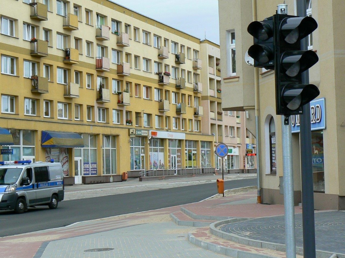 Ukradł czekolady, przeszedł na czerwonym i atakował strażników