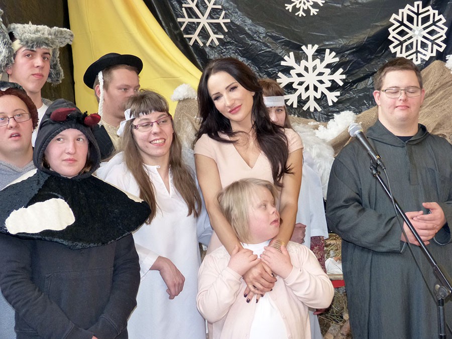 Justyna Steczkowska w Szczecinku. Przywiozła pieniądze dla dzieci w Specjalnym Ośrodku Szkolno-Wycho